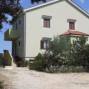 Apartment Kelk, Loznati